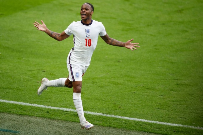 DIREPOTKAN KAWANAN MALING : Raheem Sterling harus bolak-balik karena rumahnya disatroni maling. (foto:istimewa/jawa pos)