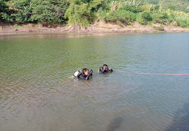 Proses pencarian hari kedua di Bendungan Titab, Kecamatan Busungbiu, Buleleng, Jumat pagi. (ist)