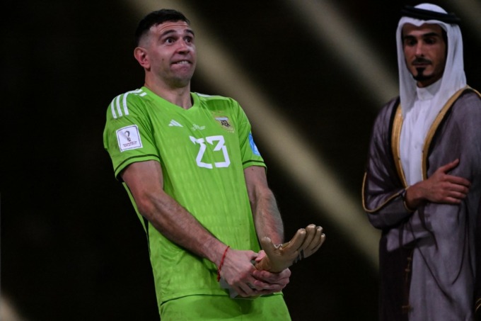 SEMPURNAKAN GELAR : Ikon Timnas Argentina Lionel Messi merayakan keberhasilan negaranya menjadi juara Piala Dunia 2022 Qatar. (Kirill Kudryavtsev/AFP)