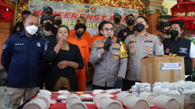 BAHAYA: Puluhan ribu pil koplo alias pil setan yang disita Polresta Denpasar diduga untuk pesta pergantian tahun.