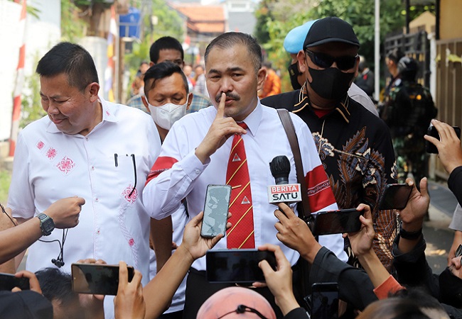 Kamaruddin Simanjuntak saat memberikan keterangan pers.
