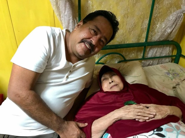 KENANGAN SAAT MASIH HIDUP : Rano Karno dan Aminah Cendrakasih. (foto: istimewa)