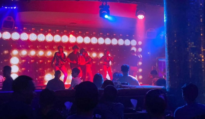 RIUH LAGI: Suasana keriuhan club malam Sky Garden di jalan Legian Kuta dinyatakan buka lagi.