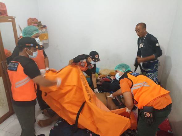 MISTERIUS: Nengah Mariana, 40, Kost Jalan Hangtuah, Gang Mawar Nomor 39, Sanur Kaja, Denpasar, Sabtu (24/12).