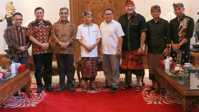 KOMITMEN POLITIK: Sekjen Partai Gerindra Ahmad Muzani saat bertemu Gubernur Wayan Koster di Jaya Sabha belum lama ini.