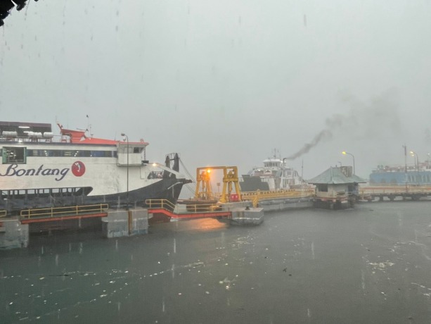 BUKA TUTUP: kondisi Pelabuhan Gilimanuk saat dilakukan penutupan 18 menit karena cuaca buruk.