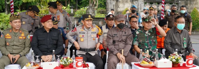 APEL PASUKAN : Gelar Pasukan Operasi Lilin 2022 di Lapangan Puputan Margarana Denpasar. (foto : istimewa)