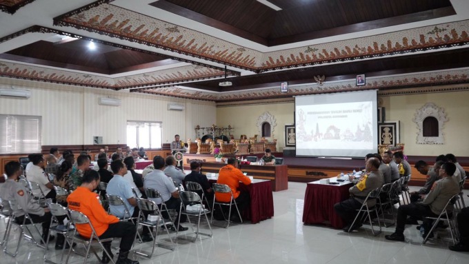 SIAP SIAGA: Suasana rapat koordinasi pengamanan perayaan tahun baru 2023 di Polresta Denpasar.