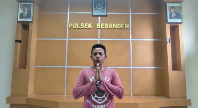 NGAKU PANIK: Nyoman pria asal Abang Karangasem yang merekam video jebolnya plafon lantai 3 RS Bali Med Karangasem akhirnya minta maaf karena bikin berita hoaks.