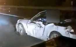 RAMAI DI MEDSOS : Video adegan kecelakaan mobil Porsche di medsos sempat disensor Twitter. (foto: jawapos.com)