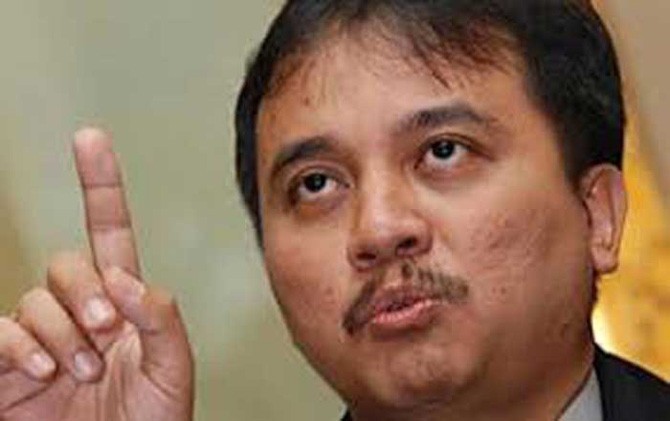 DINILAI PERNAH BERJASA UNTUK NEGARA : Roy Suryo diganjar vonis Sembilan bulan penjara saja.(foto:jawapos)