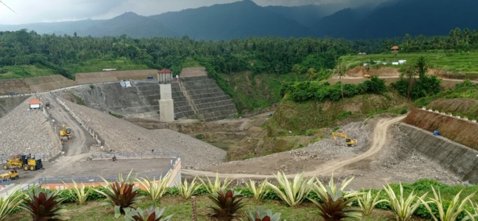 MULAI DIISI: Suasana di bendungan tamblang. Foto: Eka Prasetya/Radar Bali
