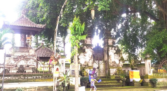 BERNILAI  SEJARAH : Tampak depan Puri Agung Negara, Jembrana, rumah Gubernur Bali pertama.[m.basir/radarbali]