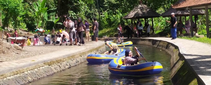WAJIB JAGA KEBERSIHAN DAN KEASRIAN : objek wisata baru di Jembrana yang jadi favorit wisatawan lokal . (foto:m.basir)
