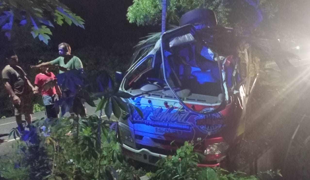 NAHAS : Pikap kecelakaan di Jalan Denpasar -Gilimanuk, Jembrana.  (foto :istimewa)