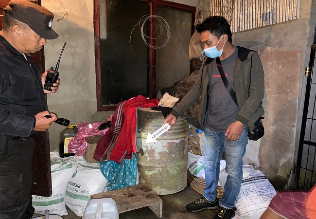 Polisi melakukan olah TKP. (Ist)