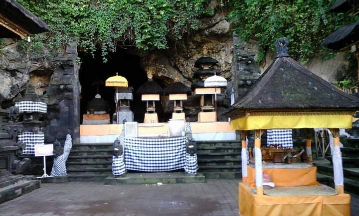 RITUAL SUCI: Pujawali Piodalan di Pura Goa Lawah, Klungkung digelar Selasa, Anggarakasih Medangsia (24/1). (IST)