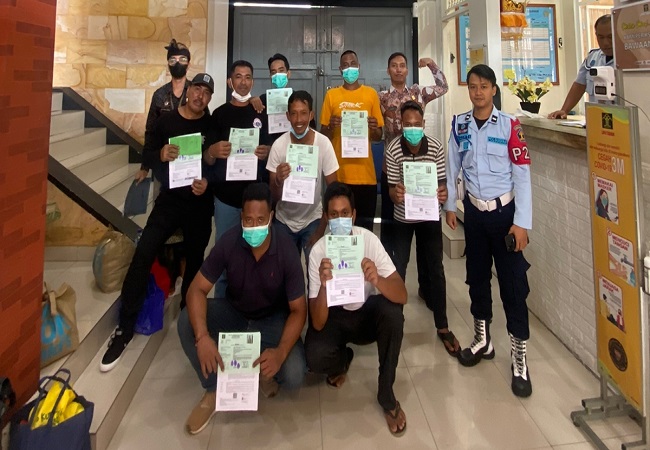 Sembilan warga binaan Lapas Tabanan yang mendapat program asimilasi. (ist)