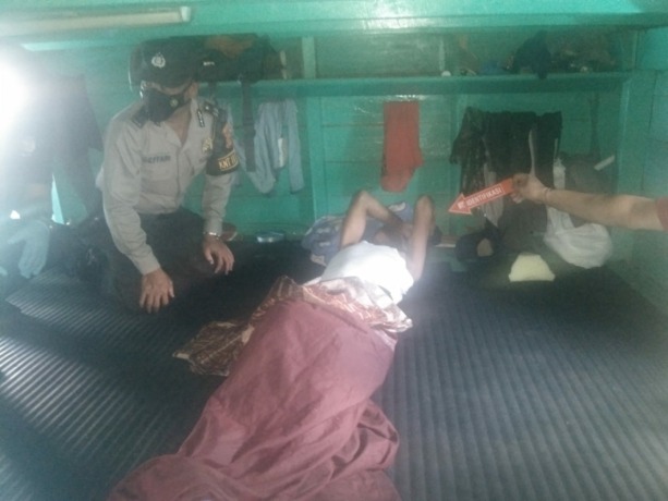 DIKIRA TIDUR:  ABK bernama Iwan, diketahui meninggal dunia diatas Kapal KM Bandar Nelayan 559, Kamis (12/1/2023).