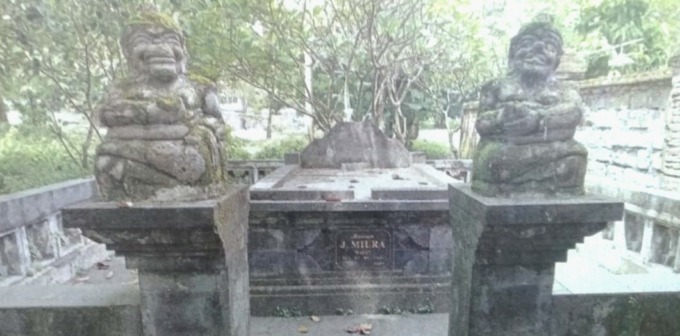KENANGAN SISA PERANG DUNIA KEDUA : Makam Tuan Miura Djo, di Kawasan Setra Badung,  Jalan Batu Karu Denpasar. (foto : adrian suwanto/ radar bali)