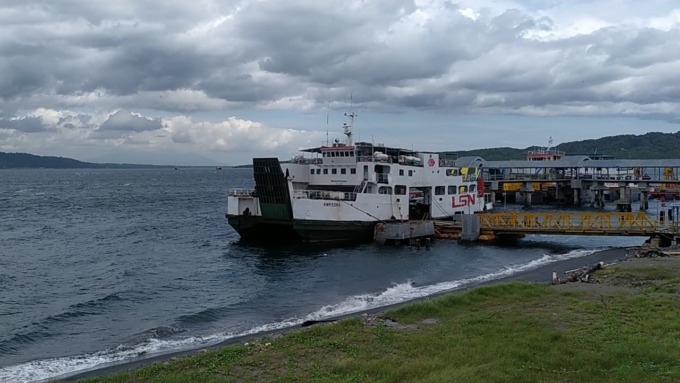 LAWAN SOMASI: Pihak operator kapal feri jasa penyeberangan Gilimanuk - Ketapang menyiapkan perlawanan hukum terkait somasi pelarangan pengangkutan limbah medis ke pulau Jawa.