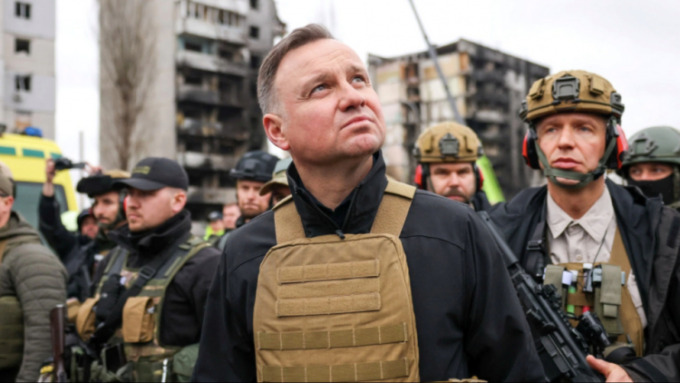 Presiden Polandia Andrzej Duda mendesak Pakta Pertahanan Atlantik Utara (NATO) untuk bertindak lebih cepat jika terjadi serangan dari Rusia. (TRT World)