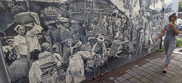HITAM-PUTIH MENAMBAH KESAN JADUL: Mural di Gang Beji Jalan Gajah Mada, Denpasar. (foto:adrian suwanto/radar bali)