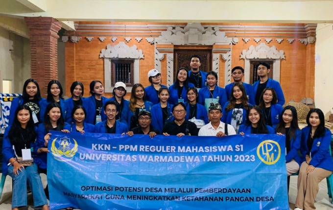 PENGABDIAN KE MASYARAKAT: Mahasiswa Kelompok 44 KKN-PPM Universitas Warmadewa di Desa Peguyangan Kaja yang dibimbing oleh dosen Dra. Nengah Ganawati, M.Si. (KKN-PPM UNWAR UNTUK RADAR BALI)