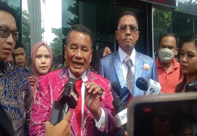 Hotman Paris, penasihat hukum Teddy Minahasa di Pengadilan Negeri (PN) Jakarta Barat, Kamis (23/2/2023). (TAZKIA ROYYAN HIKMATIAR/JAWAPOS.COM)