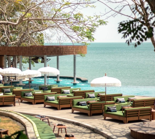 PENGALAMAN TAK TERLUPAKAN: Locca Sea House menjadi salah satu pilihan bagi wisatawan yang ingin menikmati pengalaman Kuliner dan seni pertunjukan yang luar biasa, dan infinity pool dengan pemandangan laut yang menawan. (infinity8 for radar bali)   