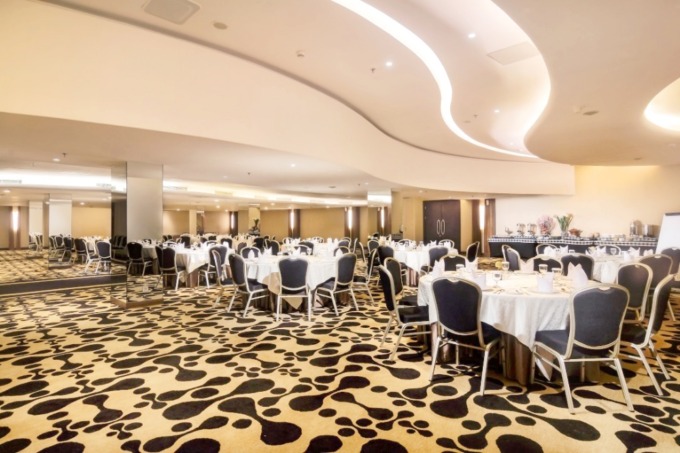 INFINITY HALL: Menampung hingga 400 tamu dalam pengaturan gaya teater dan dapat dibagi menjadi 3 ruang pertemuan yang lebih kecil. (infinity8 bali untuk radar bali) 