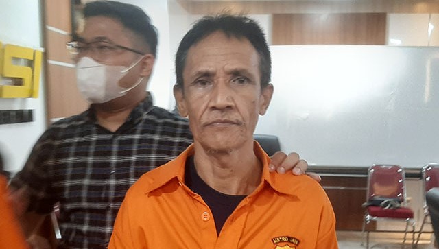 MENYALAHKAN SETAN : Wowon Erawan mengaku bertuhan tapi kerasukan setan. (foto:sabik aji taufan/jawapos)