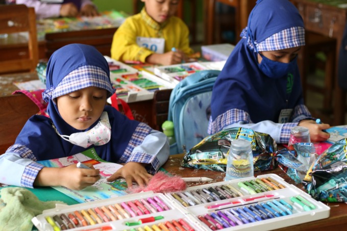 SEMANGAT BERKOMPETISI: Peserta lomba mewarnai tingkat TK/RA dari sejumlah sekolah di Denpasar, Badung dan Tabanan (27/2/2023)