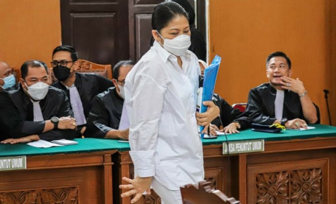 PUTRI CANDRAWATHI : Pengakuannya dinilai tidak masuk akal. (foto:jawapos.com)
