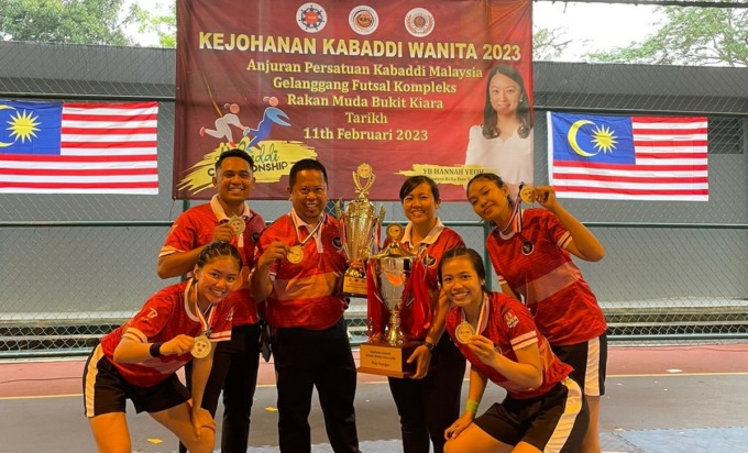 JUARA : Tim olahraga kabaddi wanita Badung sebagai duta Indonesia menyabet gelar juara di Malaysia. (foto: humas kabaddi badung untuk radar bali)