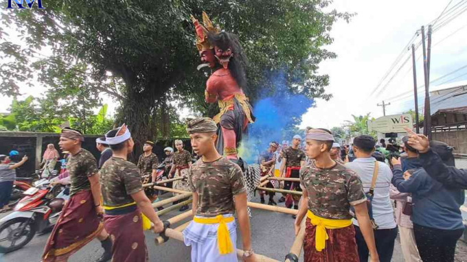 SEMARAK : Umat Hindu Magelang mengadakan pawai ogoh-ogoh, Selasa (21/3) menyambut Hari Raya Nyepi. (Rofik Syarif GP/radar magelang/jawapos.com)