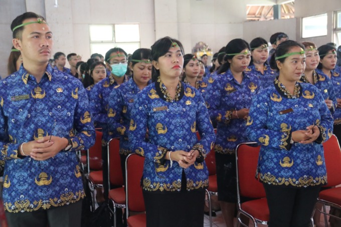 DILARANG PINDAH: PNS yang melamar, lulus dan dilantik di Buleleng dilarang pindah.