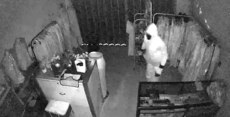 TEREKAM CCTV : Rekaman CCTV pembobolan konter di Kelurahan Loloan Barat, Kecamatan Negara, Jembrana. (foto:istimewa)