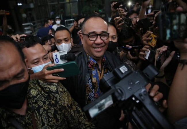 Mantan Kepala Bagian Umum Kantor Wilayah Direktorat Jenderal Pajak (DJP) Kementerian Keuangan (Kemenkeu) Rafael Alun Trisambodo usai menjalani pemeriksaan di Gedung Merah Putih KPK, Jalan Kuningan Persada, Jakarta Selatan, Rabu kemarin (1/3). (Dery Ridwan