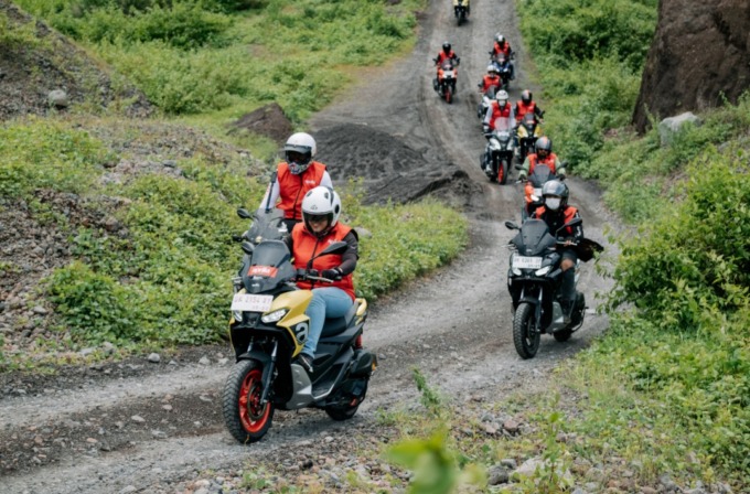 TANGGUH: Komunitas Aprilia SR GT 200 Bali melaju riding perdana dengan rute Denpasar-Kintamani-Songan-Denpasar, 11 Februari 2023 lalu. (APRILIA UNTUK RADAR BALI) 