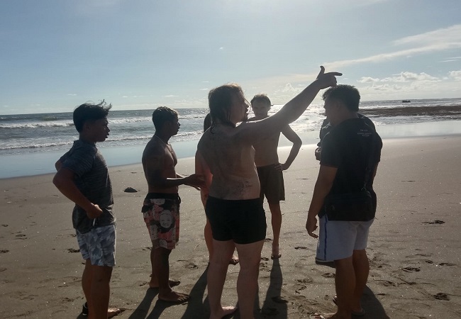 Sejumlah Wisatawan berada di pesisir pantai Pererenan, Rabu 8 Maret 2023. (ist)