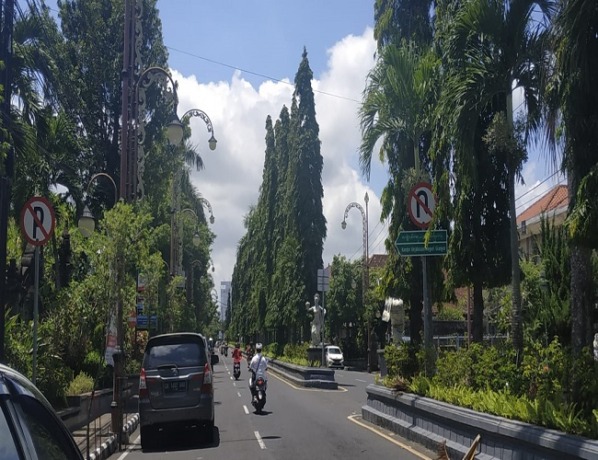 Puluhan ribu lampu jalan di Jalan Ciung Wanara Kota Gianyar mulai Selasa hari ini dimatikan. (ist)