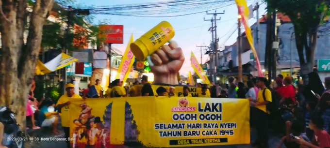 BANGKIT BERSAMA: Extra Joss bersama masyarakat umat Hindu di Bali kembali mengadakan kegiatan yang mendukung budaya adat Bali melalui pawai Ogoh-Ogoh. (Extra Joss untuk Radar Bali)