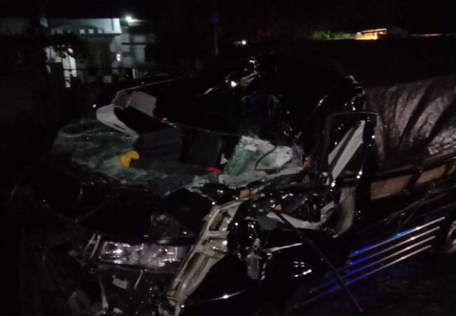 Mobil pikap ringsek tabrak truk parkir. (Humas Polres Buleleng)