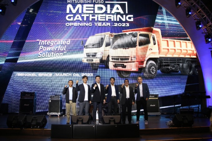 PERCAYA DIRI: Suasana Mitsubishi Fuso media gathering opening year 2023 di Jakarta. (Mitsubishi untuk Radar Bali)