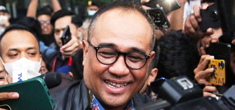DIDUGA PINTAR “CUCI UANG” : Mantan Pejabat Direktorat Jenderal Pajak (DJP) Rafael Alun Trisambodo. (foto: jawapos.com)