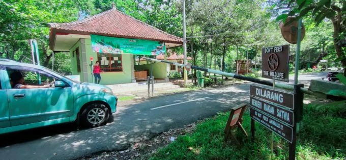 BUKA PAKSA:  Kondisi di Portal Tegal Bunder pagi kemarin (23/3/2023). Di tempat inilah oknum warga sumberklampok menerobos portal yang ditutup.