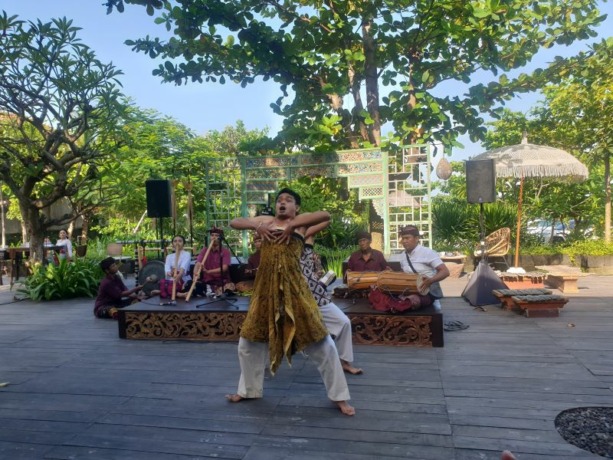 LESTARIKAN HAMPIR PUNAH: Penampilan Gambuh Budakeling di Masa-Masa, Ketewel, Gianyar, kemarin (11/3). Foto: Ni Kadek Novi Febriani/Radar Bali