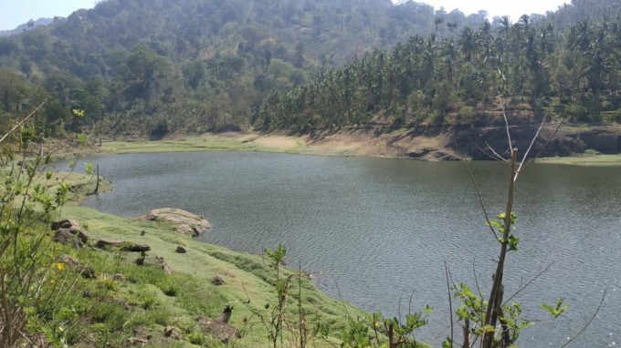 NOMINASI: camping ground yang berada di Bendungan Benel, Desa Manistutu yang dikelola Pokdarwis Mantu Cagar Desa Manistutu, salah satu potensi wisata yang ada. Disekitarnya juga banyak ditemukan baru diduga sarkofagus. FOTO M. BASIR /RADAR BALI