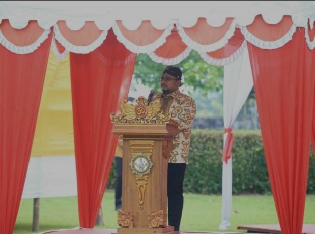 BERI SAMBUTAN: Menteri Agama RI Yaqut Cholil Qoumas saat memberikan sambutan pada acara ritual Tawur Agung Kesanga di Candi Prambanan, Selasa (21/3/2023). Foto: IG Menag RI